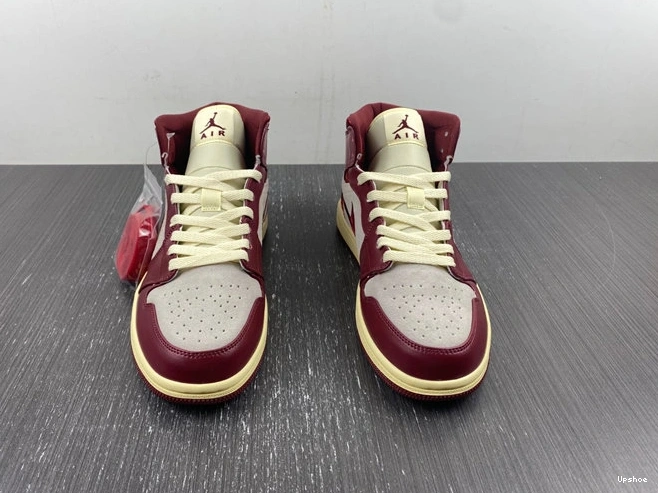 Mid Tiki DZ2820- Red SE Leaf Effortless 1 Jordan Team 3684 1014